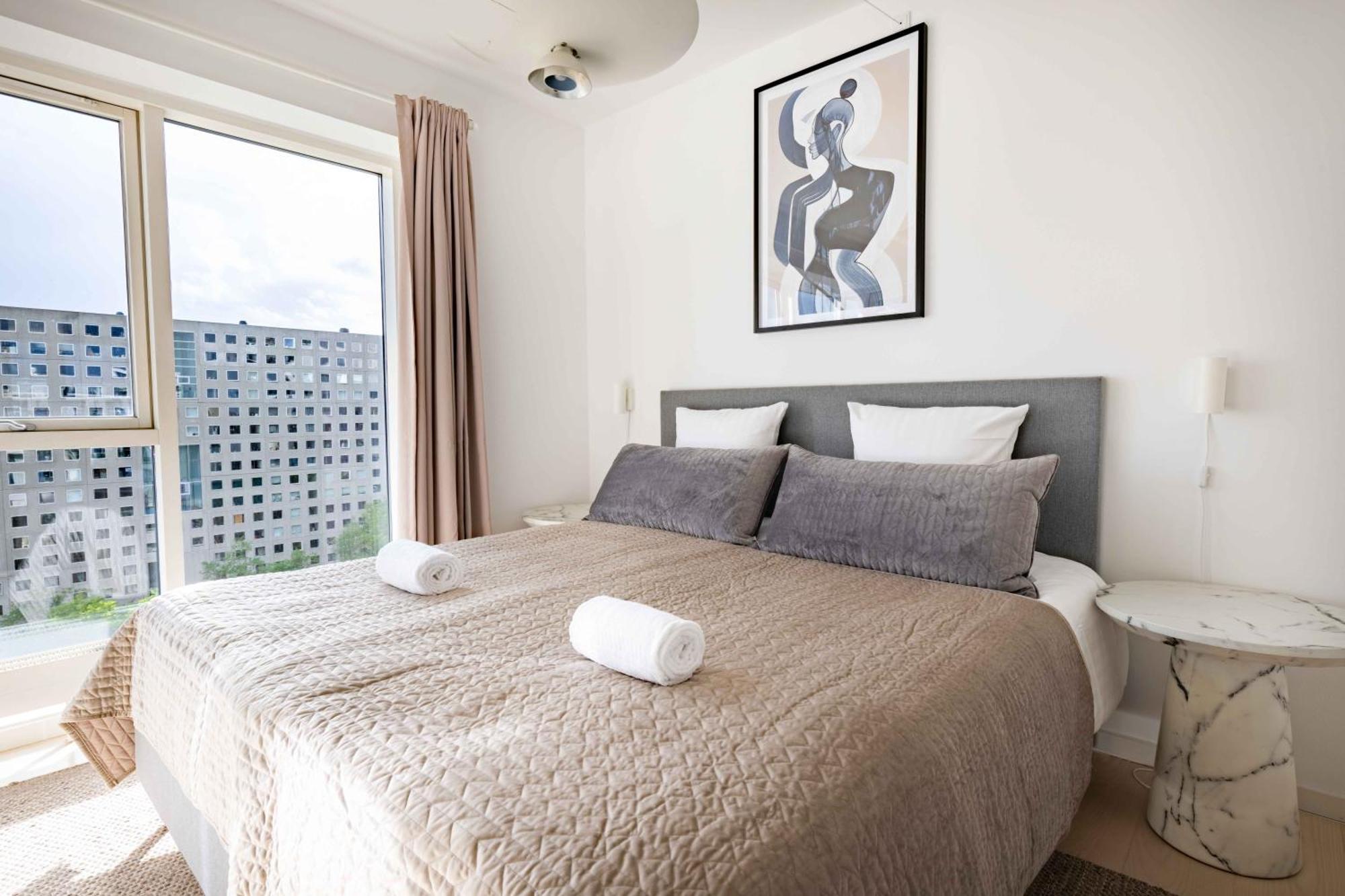 Stylish 3br W Two Balconies Leilighet *