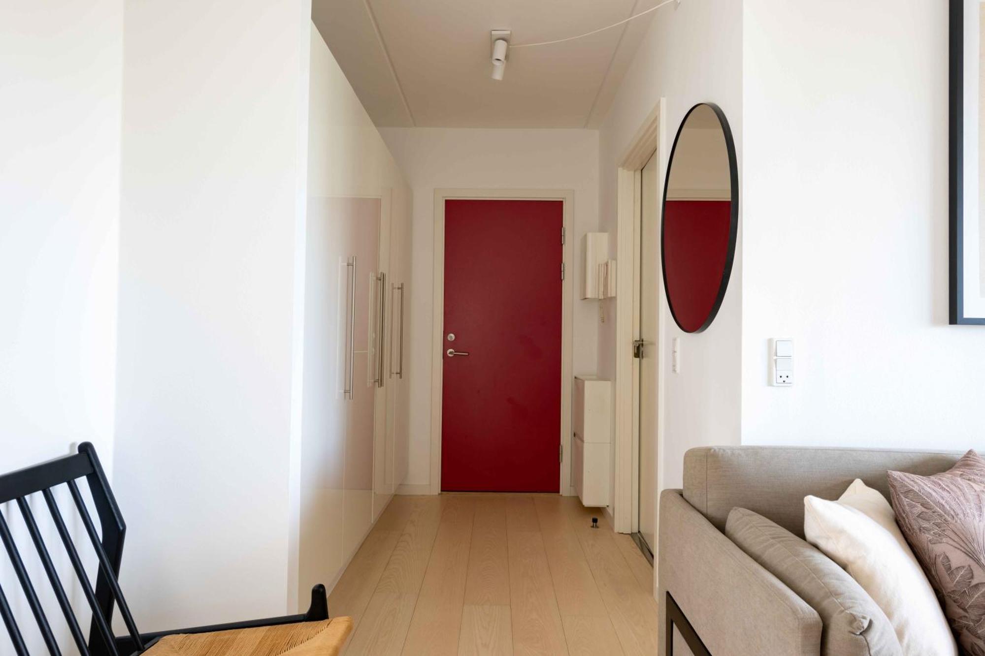 Stylish 3br W Two Balconies Apartment *