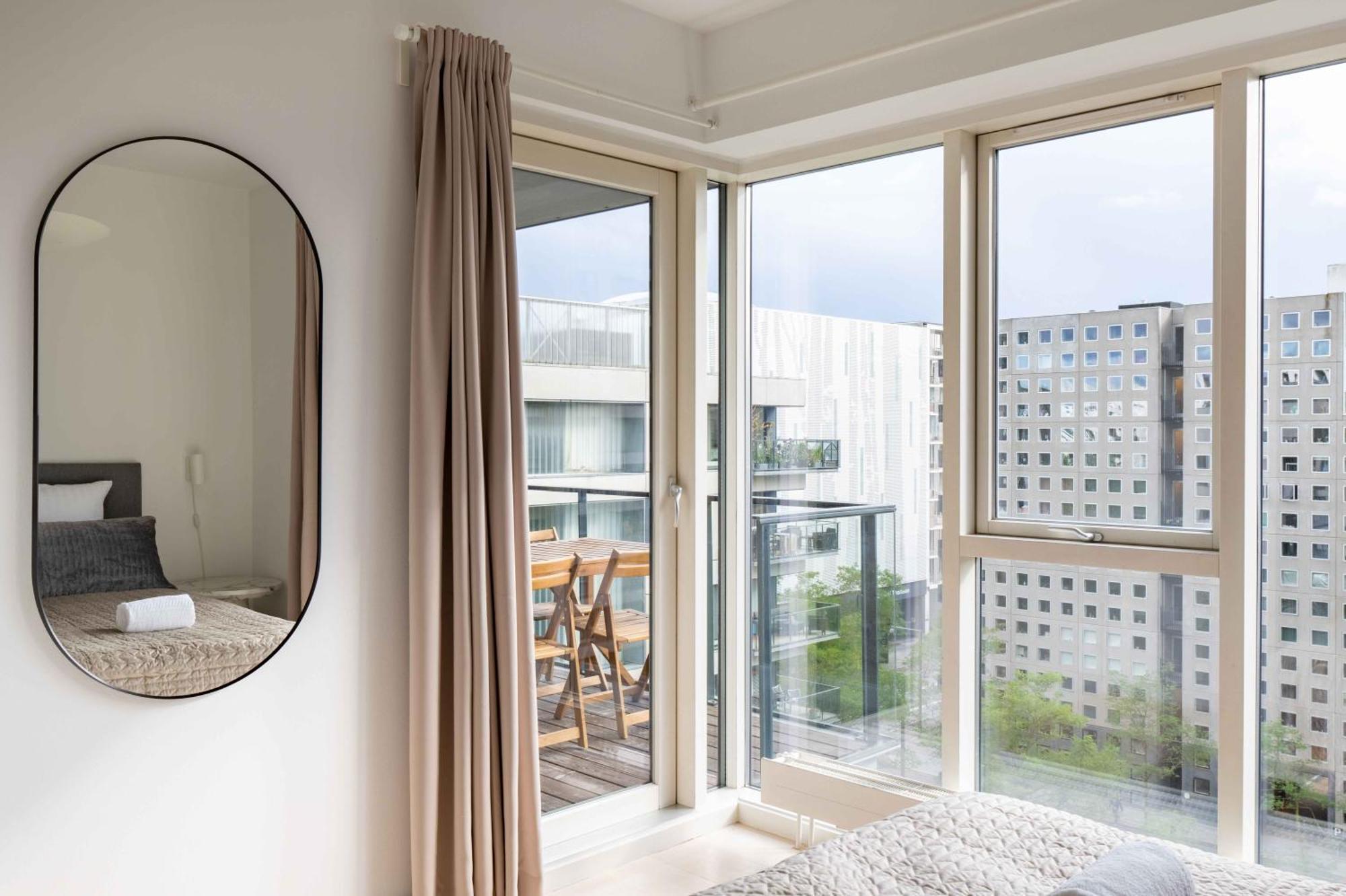 Stylish 3br W Two Balconies *