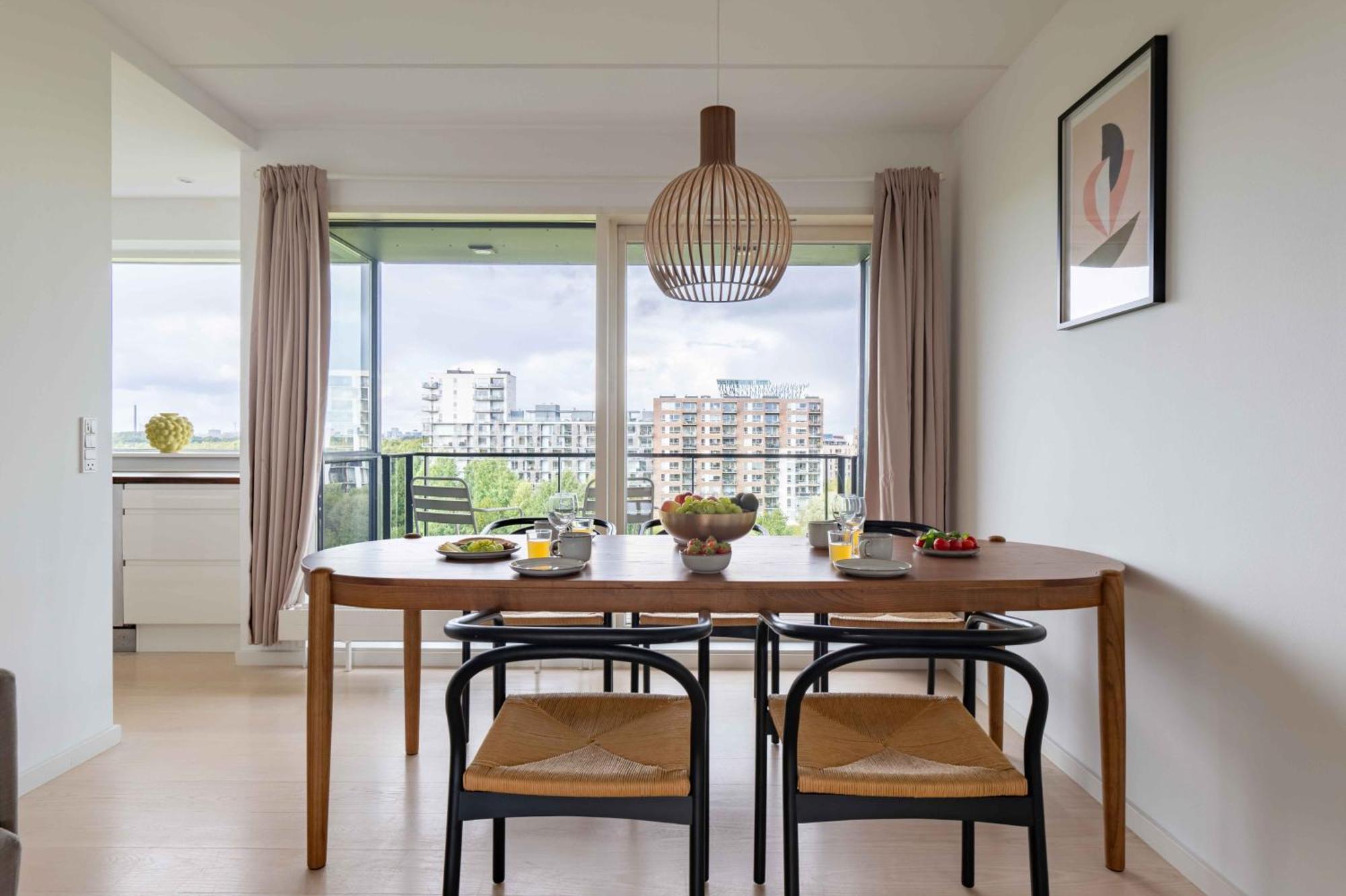 Leilighet Stylish 3br W Two Balconies